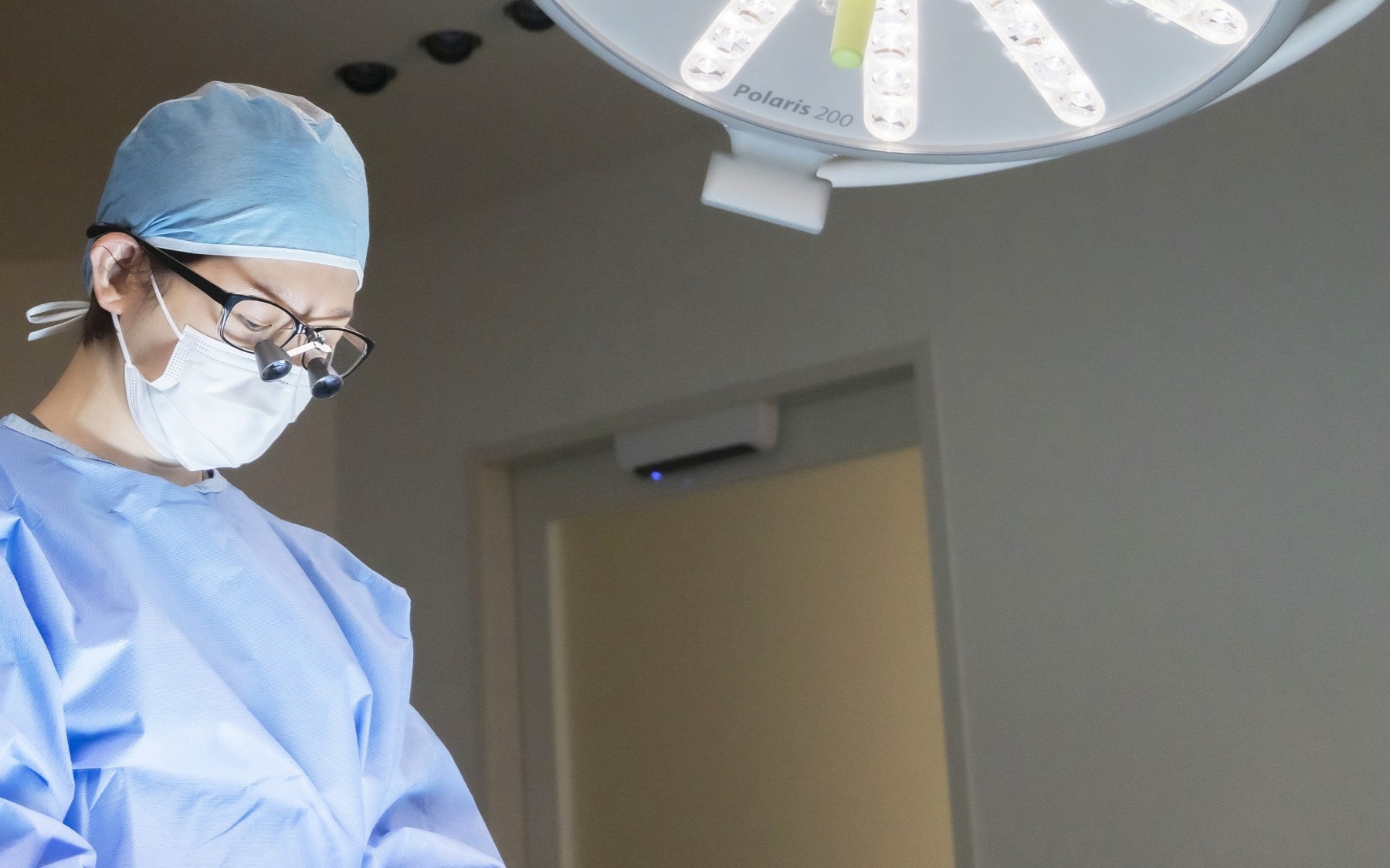 「骨切り」のスペシャリストであり、実績豊富な熟練医師が施術執刀。